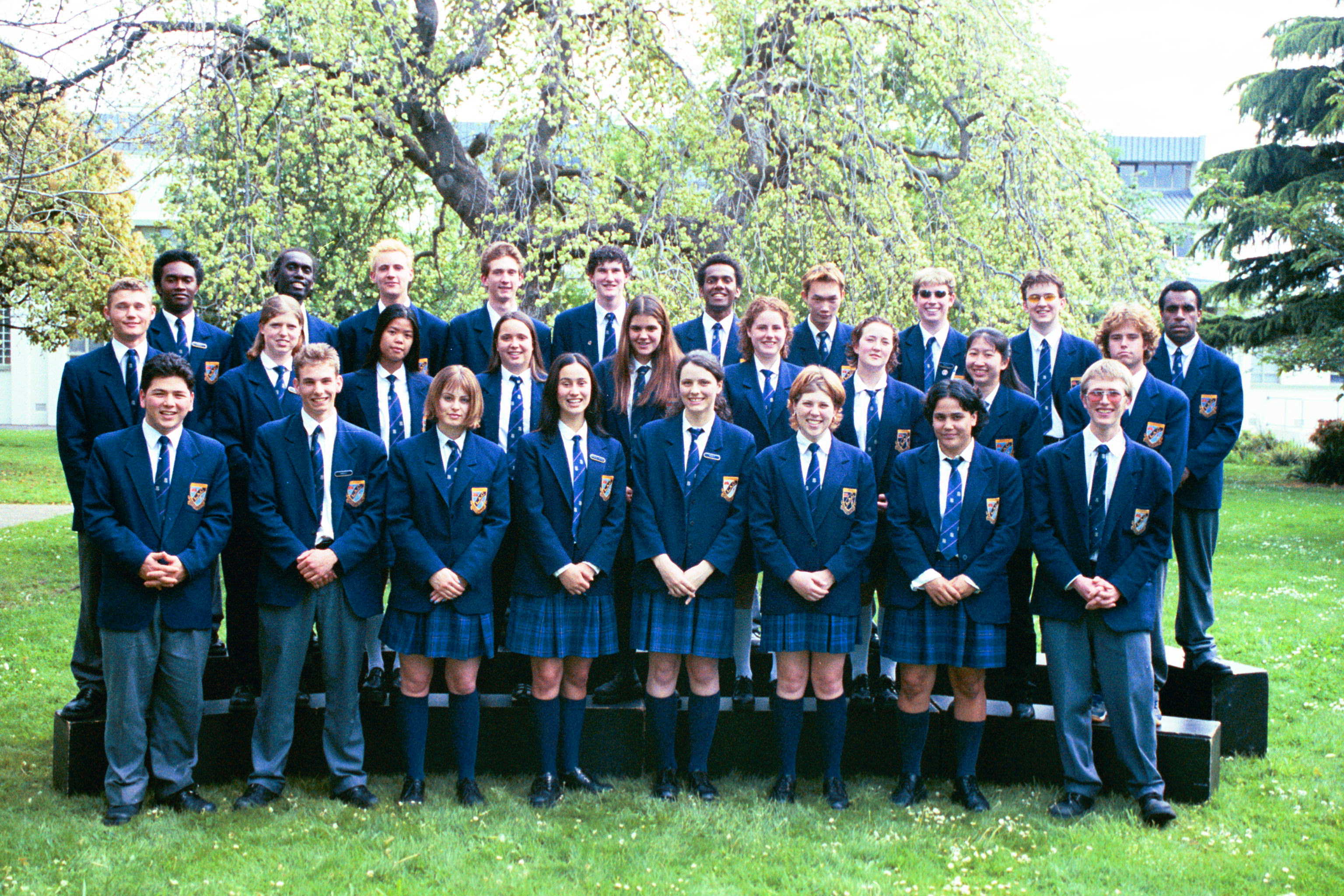 classphoto2001.jpg